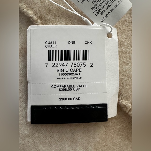 Signature Cape - Picture 2 of 4